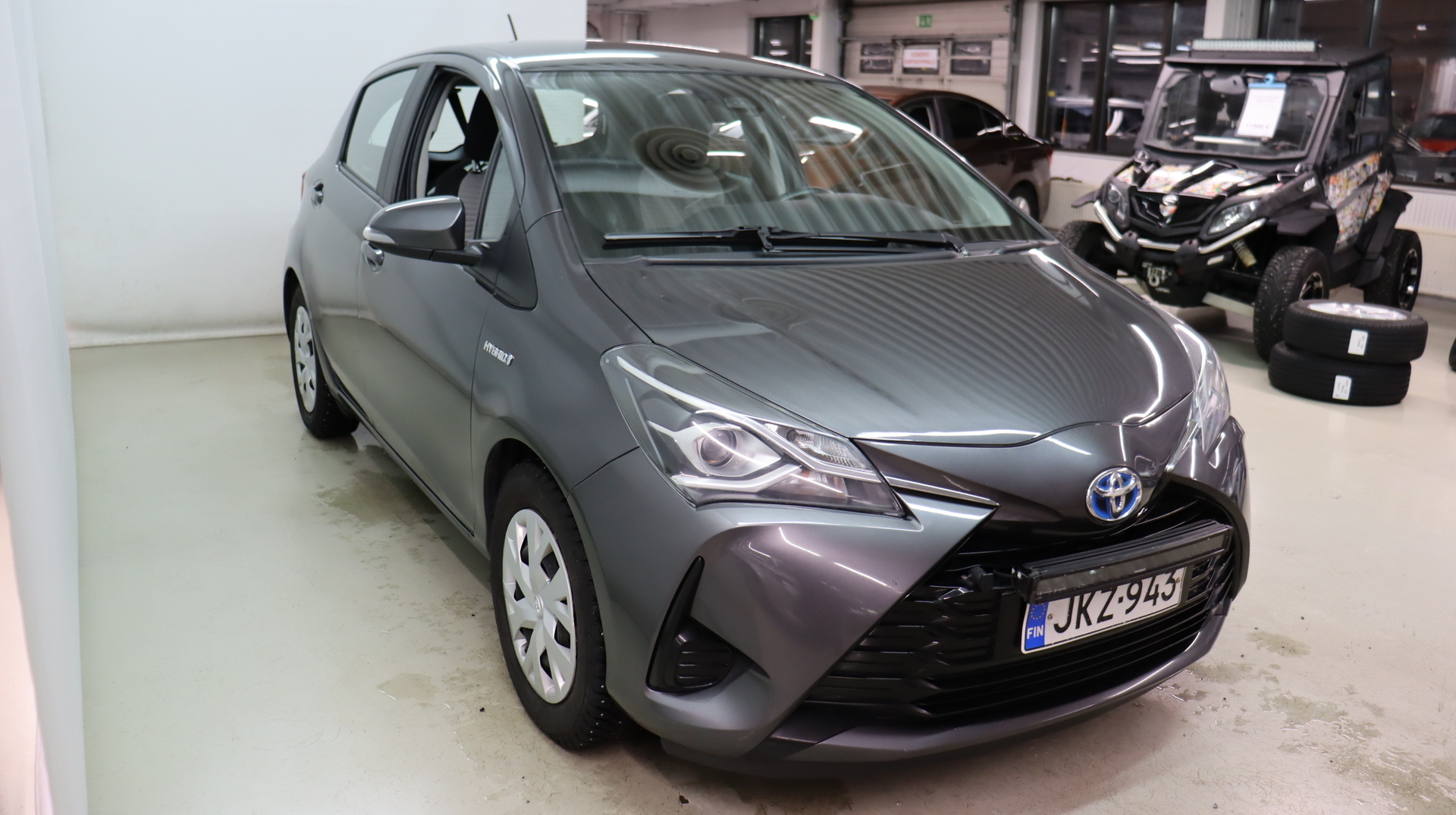 TOYOTA Yaris 2018