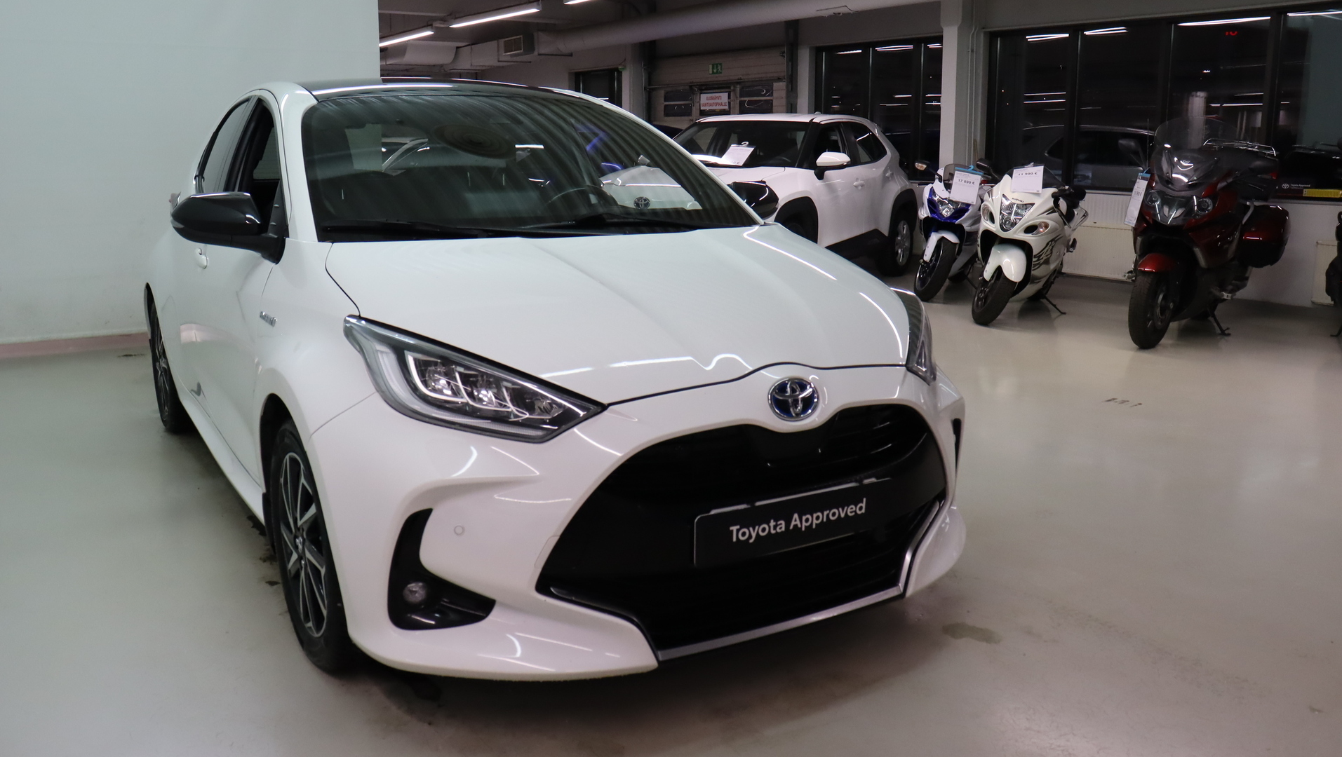 TOYOTA Yaris 2021