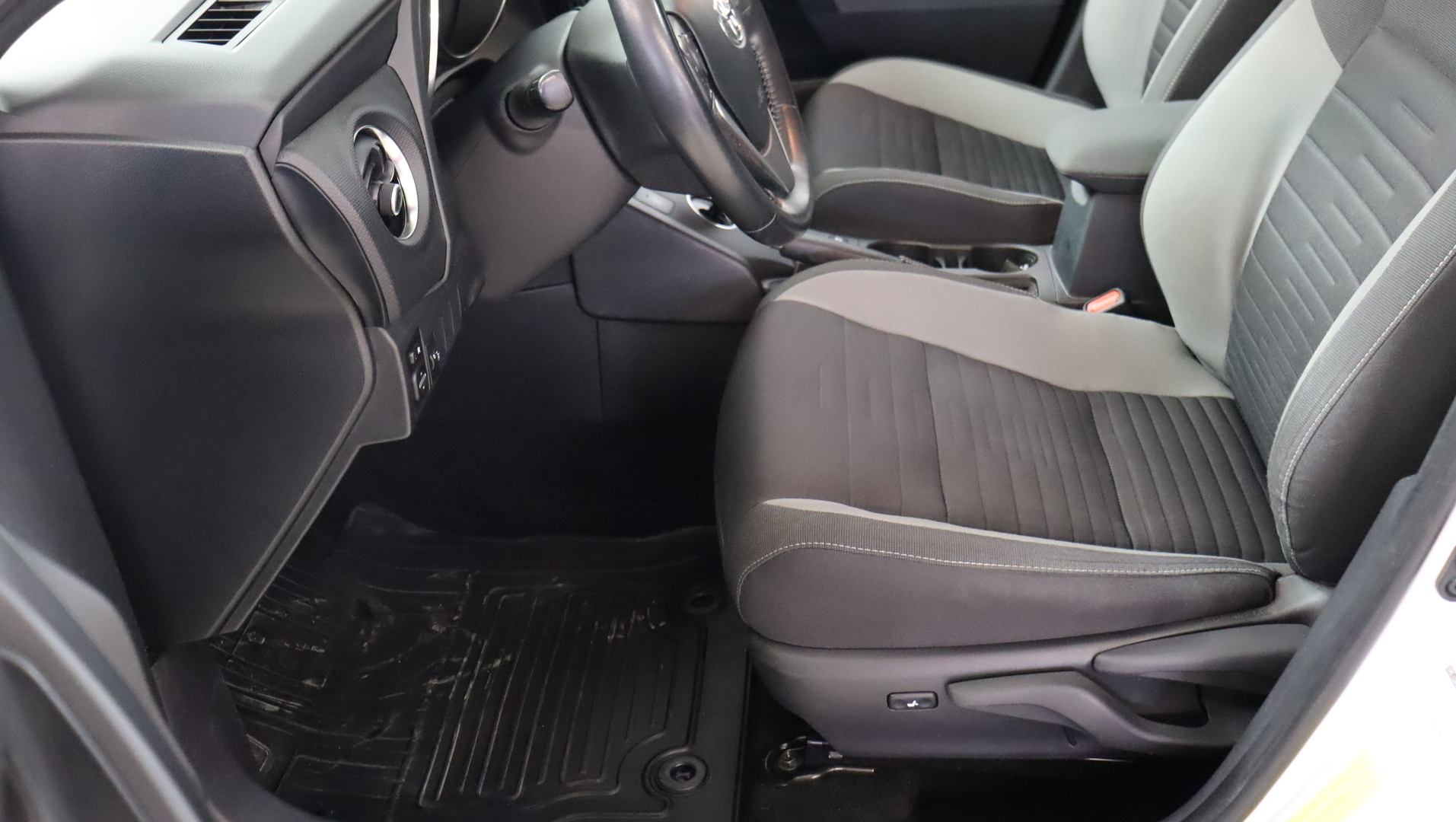 TOYOTA Auris 2017