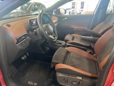 Pro Performance Business 150 kW, akku 77 kWh Suomiauto / Panoramakatto / HUD / Subwoofer