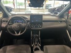 2.0 Hybrid AWD-i Launch Edition Sähköinen takaluukku / Adaptiivinen vakkari / Langaston latausalusta