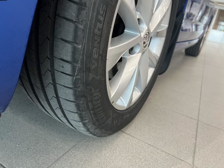 Combi 1,0 TSI Ambition BusinessLine DSG Autom. Webasto kaukosäädöllä