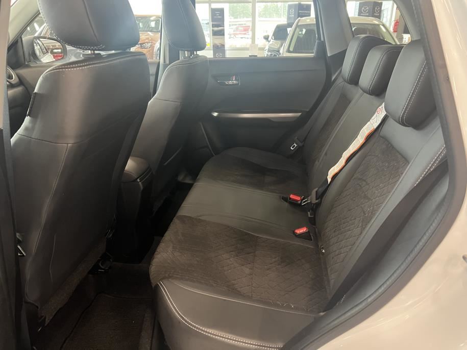 1,5 HYBRID 4WD GLX+SR 6AGS-autPanoramakatto / Navi / Adaptiivinen vakkari