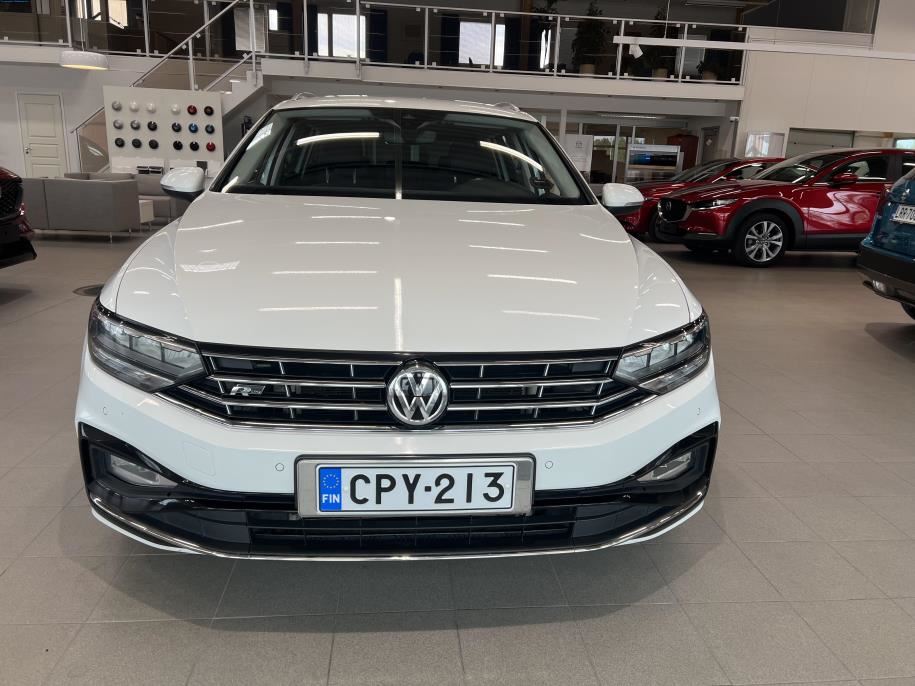 Variant R-Line 2,0 TDI SCR 140 kW 4MOTION DSG-automaatti Facelift 2020 malli /  Webasto kaukosäätö
