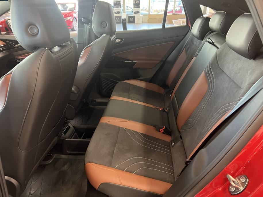 Pro Performance Business 150 kW, akku 77 kWh Suomiauto / Panoramakatto / HUD / Subwoofer