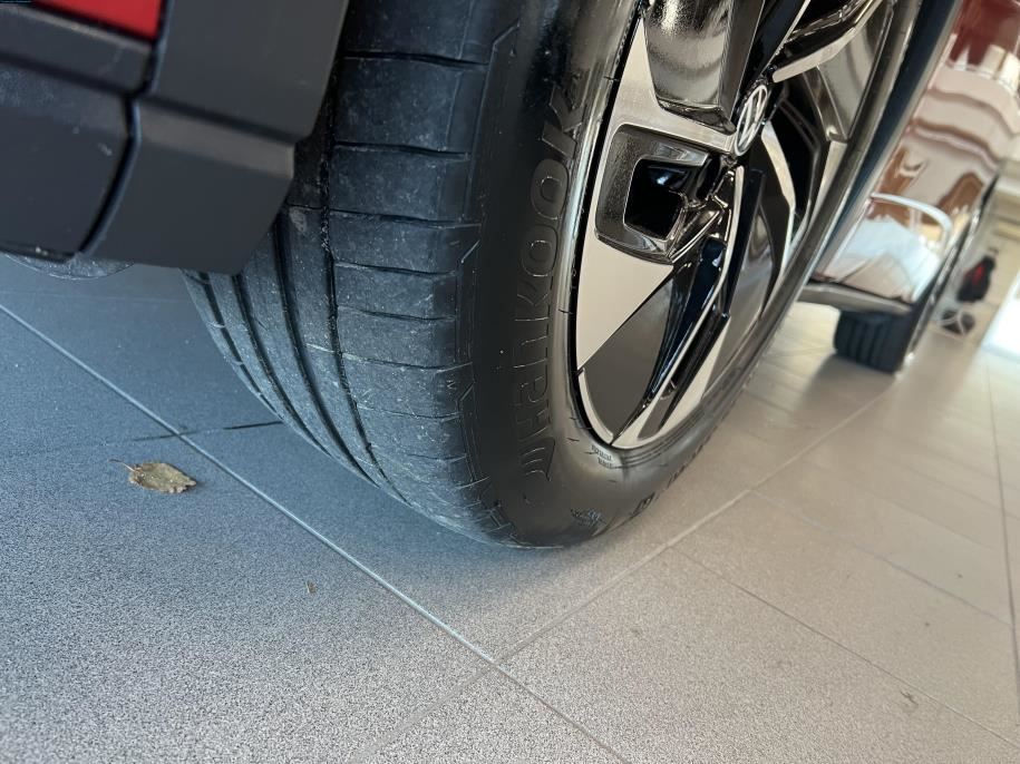 Pro Performance Business 150 kW, akku 77 kWh Suomiauto / Panoramakatto / HUD / Subwoofer