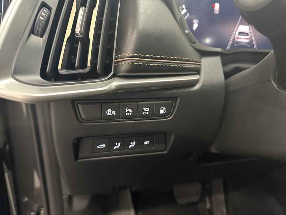 Homura Plus 2.5 PHEV 8AT Captain Seat / Juuri huollettu / Huippuvarusteet / 2 x Renkaat