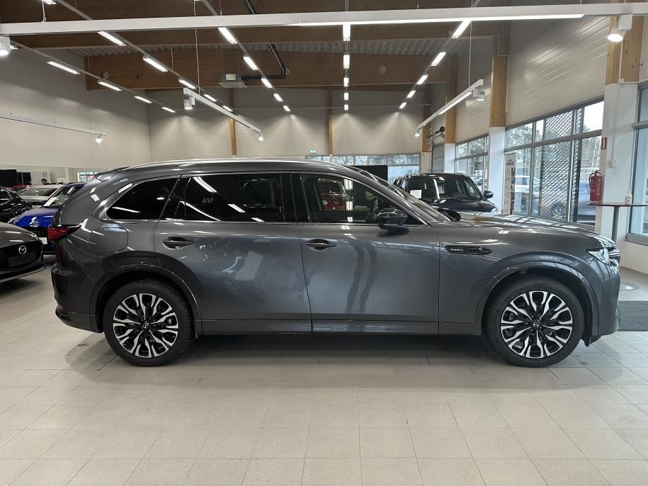 Homura Plus 2.5 PHEV 8AT Captain Seat / Juuri huollettu / Huippuvarusteet / 2 x Renkaat