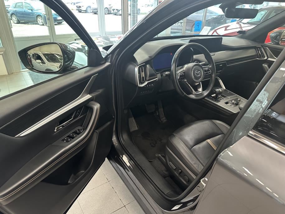 Homura Plus 2.5 PHEV 8AT Captain Seat / Juuri huollettu / Huippuvarusteet / 2 x Renkaat