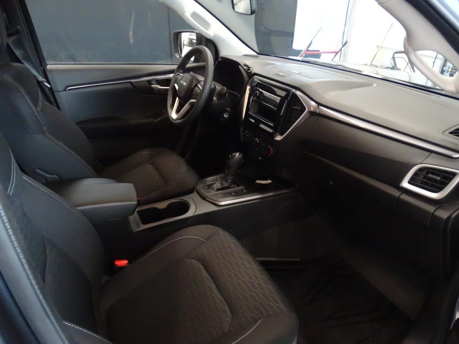 Space Cab 163 TDi 4WD 6AT LX Black Edition Sis. ALV., Vetokoukku, Lavakaukalo, 2x Renkaat
