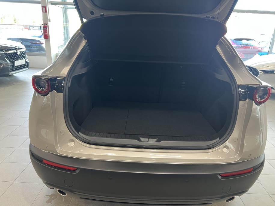 2,5 M Hybrid e-Skyactiv G Centre-line AT 140hv Talvirenkaat 0€ / Lämpöpaketti 0€