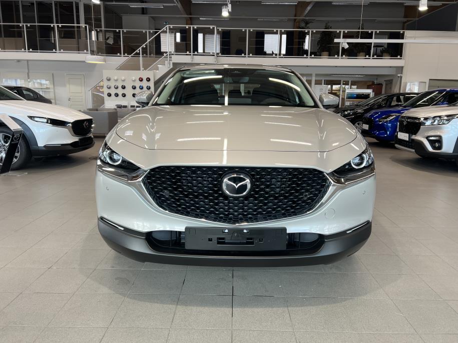 2,5 M Hybrid e-Skyactiv G Centre-line AT 140hv Talvirenkaat 0€ / Lämpöpaketti 0€