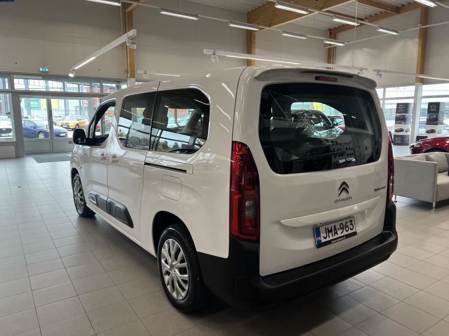 PureTech 130 Feel XL 7p EAT8 Automaatti Jakohihna vaihdettu 4/2026 / 7-paikkaa / Parkkitutka