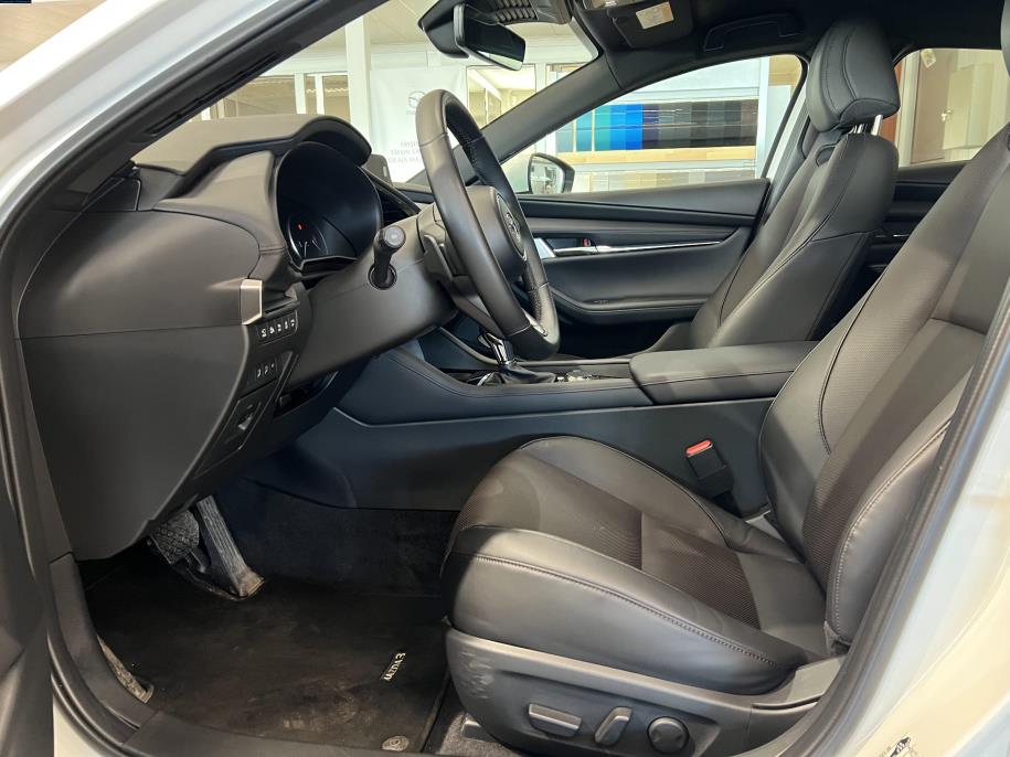 Hatchback 2.5 M Hybrid e-Skyactiv G Takumi AT 140hv Huippuvarusteet!! / Nahkasisusta / Boseaudio