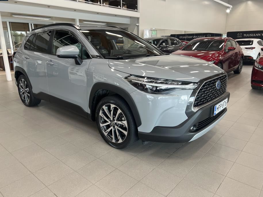 2.0 Hybrid AWD-i Launch Edition Sähköinen takaluukku / Adaptiivinen vakkari / Langaston latausalusta