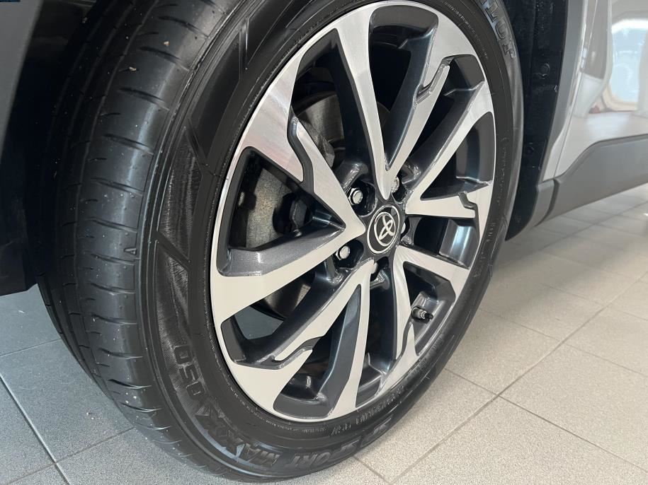 2.0 Hybrid AWD-i Launch Edition Sähköinen takaluukku / Adaptiivinen vakkari / Langaston latausalusta