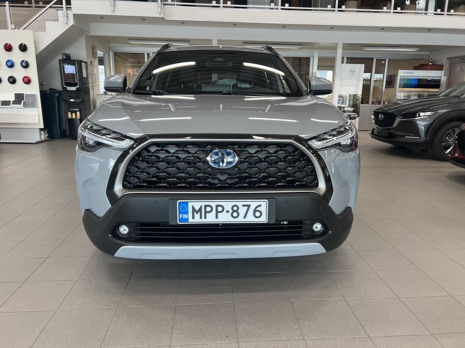 2.0 Hybrid AWD-i Launch Edition Sähköinen takaluukku / Adaptiivinen vakkari / Langaston latausalusta