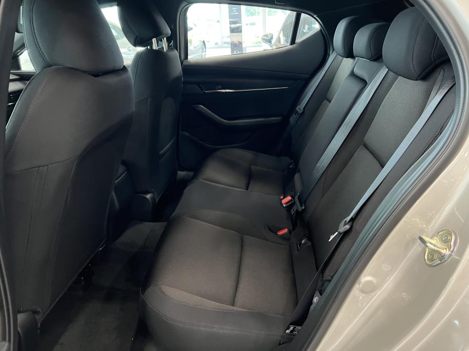 Hatchback 2.5 M Hybrid e-Skyactiv G Centre-line AT 140hv Talvirenkaat 0€ / Lämpöpaketti 0€