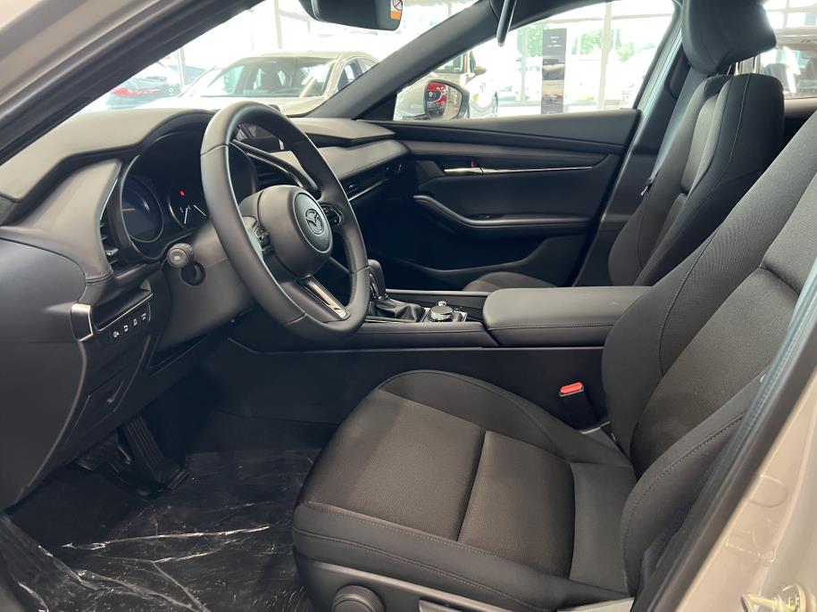 Hatchback 2.5 M Hybrid e-Skyactiv G Centre-line AT 140hv Talvirenkaat 0€ / Lämpöpaketti 0€