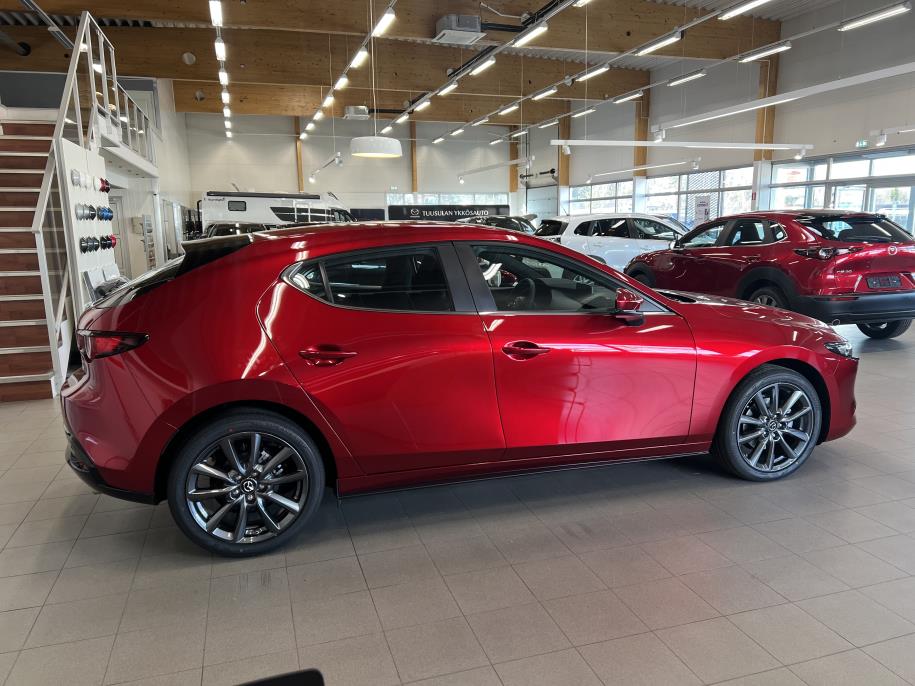 Hatchback 2.5 M Hybrid e-Skyactiv G Centre-line AT 140hv Talvirenkaat 0€ / Lämpöpaketti 0€