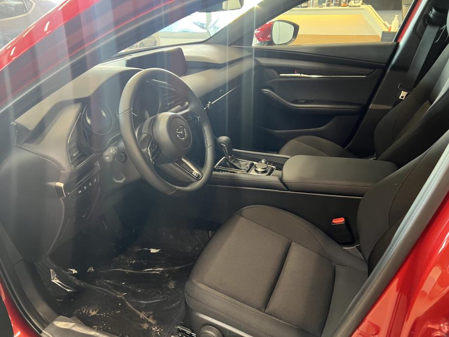 Hatchback 2.5 M Hybrid e-Skyactiv G Centre-line AT 140hv Talvirenkaat 0€ / Lämpöpaketti 0€