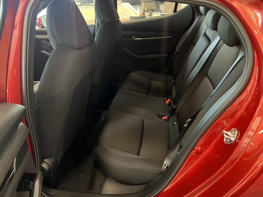 Hatchback 2.5 M Hybrid e-Skyactiv G Centre-line AT 140hv Talvirenkaat 0€ / Lämpöpaketti 0€