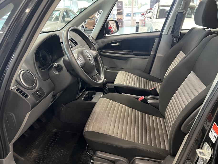 1,6 VVT 4WD X-OVER S-Edition 5D 5MT