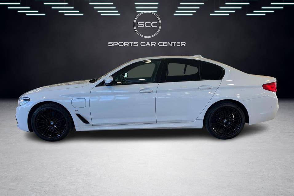 BMW 530 G30 Sedan 530e xDrive A Charged Edition M Sport / ACC / HUD / HiFi / Prof.Navi / LED / Ratin.läm /