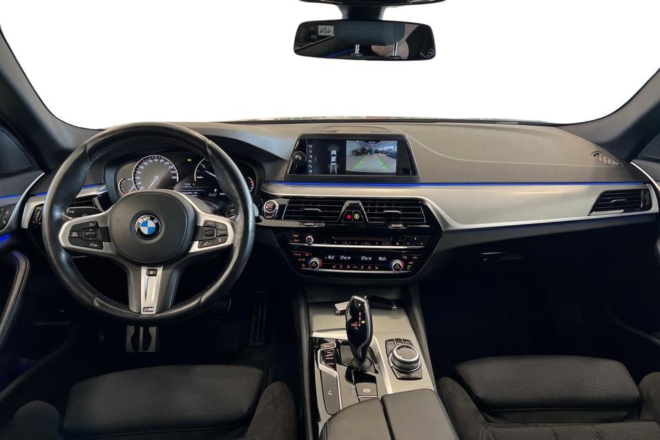 BMW 530 G30 Sedan 530d A xDrive  M-Sport / Hifi / Lisälämmitin / LED-ajovalot / Vetokoukku / Kattoluukku