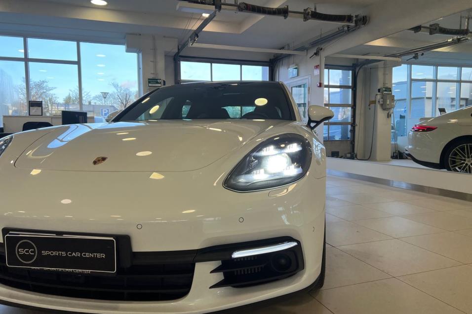 Porsche Panamera 4 E-Hybrid // Sport chrono plus / PDLS + / ACC / Soft Close / Bose / PASM / Turbo Design 21'' / Pano