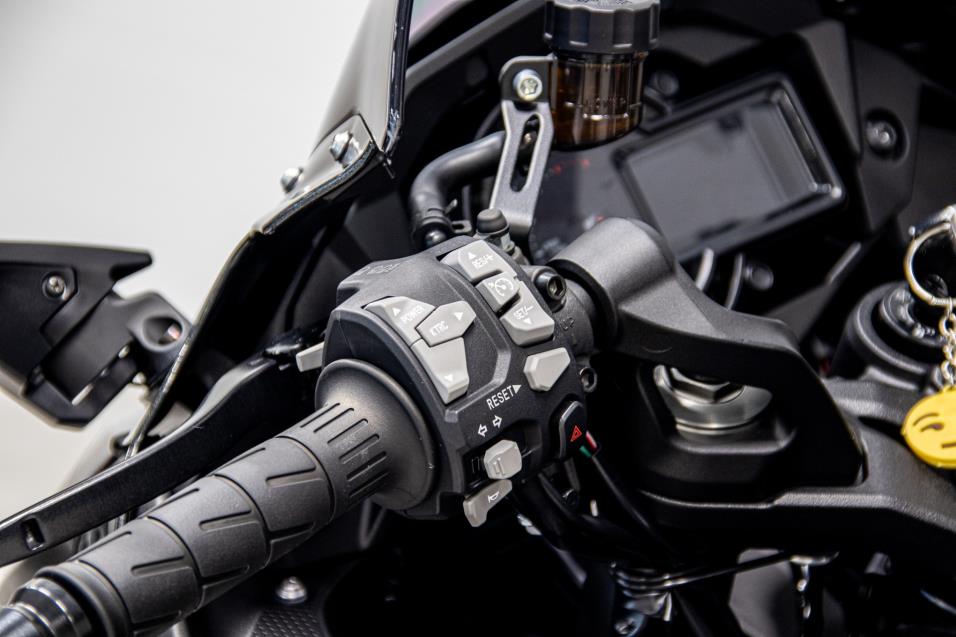 Kawasaki Ninja H2 SX 1 000 cm3, 4-tahti / Vakkari / Quick Shifter / Huoltokirja / Digimittari / 147kW