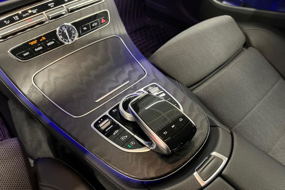 Mercedes-Benz E 220 d 4Matic A Business Avantgarde / Webasto / Widescreen / Airmatic / Multibeam