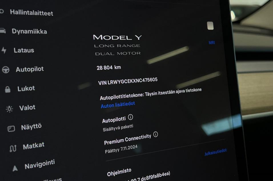 Tesla Model Y Long Range Dual Motor AWD / Suomi-auto / Vetokoukku / Ilmalämpöpumppu / 2x renkaat & vanteet / Ryzen