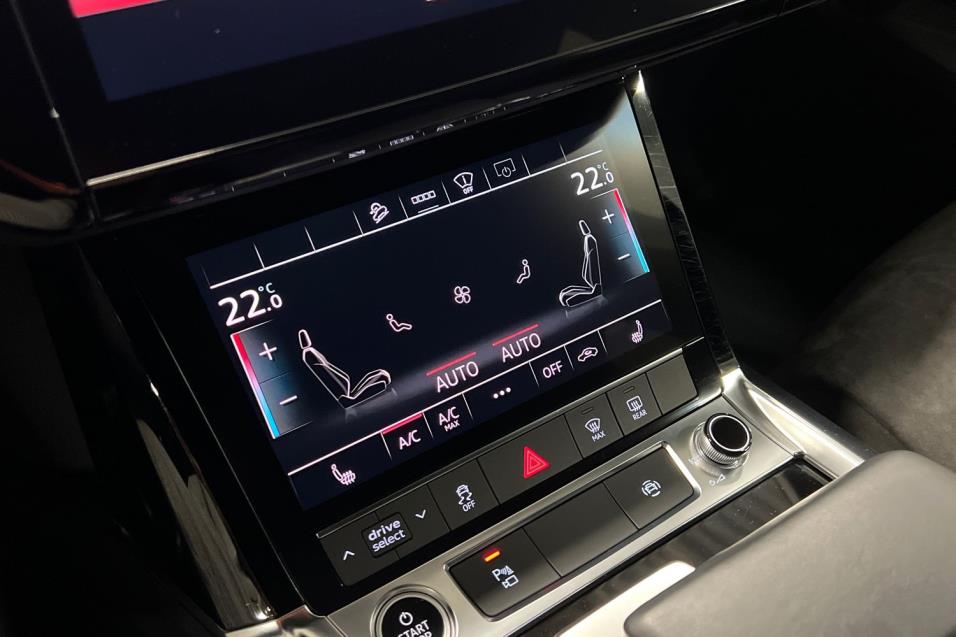 Audi e-tron Sportback 55 quattro / Active Cruise / HUD / Matrix-LED / Ilmajousitus / Keyless / Peruutuskamera