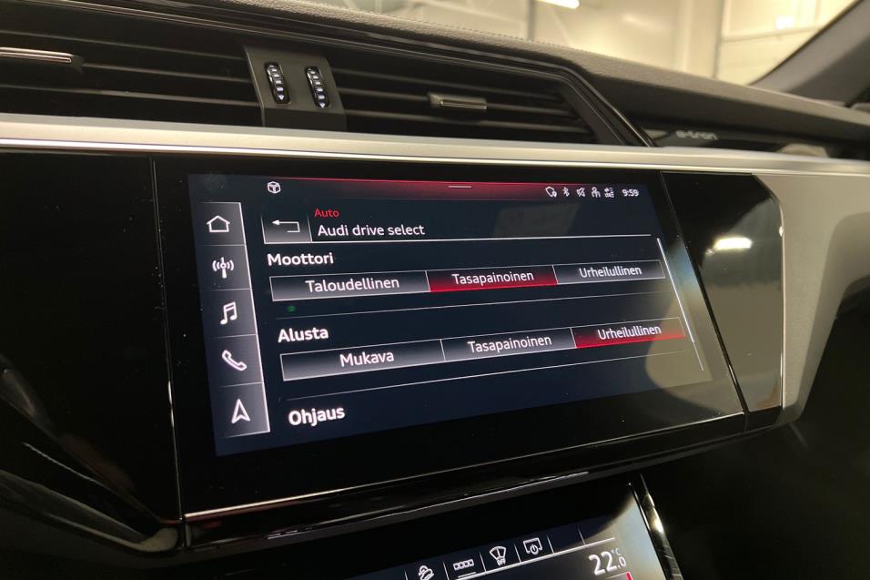 Audi e-tron Sportback 55 quattro / Active Cruise / HUD / Matrix-LED / Ilmajousitus / Keyless / Peruutuskamera