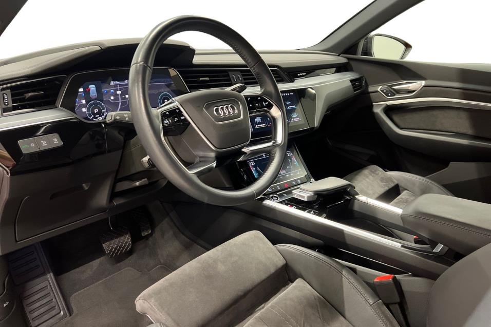 Audi e-tron Sportback 55 quattro / Active Cruise / HUD / Matrix-LED / Ilmajousitus / Keyless / Peruutuskamera