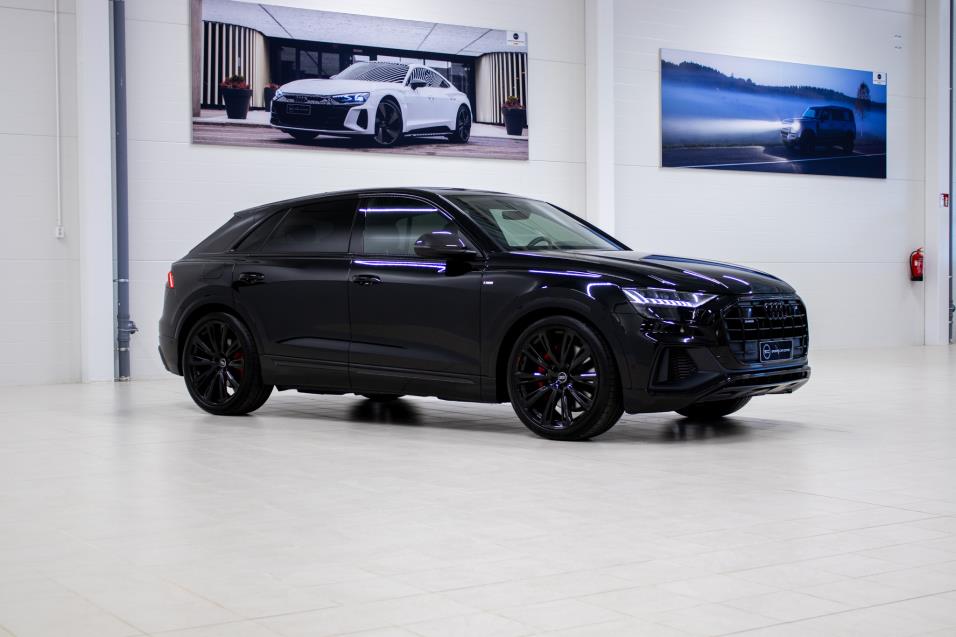 Audi Q8 S line 60 TFSI e 340 kW quattro "Black Edition" / Competition Plus / 23" / Bang&Olufsen 3D / Koukku