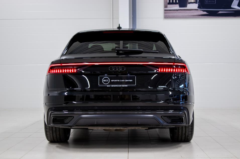 Audi Q8 S line 60 TFSI e 340 kW quattro "Black Edition" / Competition Plus / 23" / Bang&Olufsen 3D / Koukku