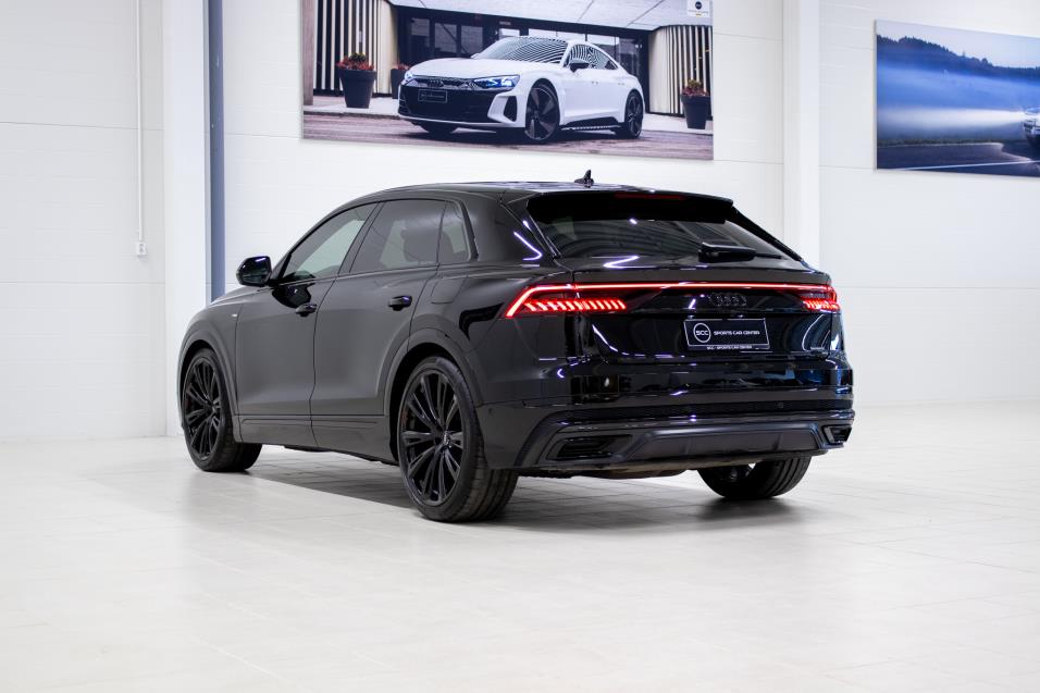 Audi Q8 S line 60 TFSI e 340 kW quattro "Black Edition" / Competition Plus / 23" / Bang&Olufsen 3D / Koukku