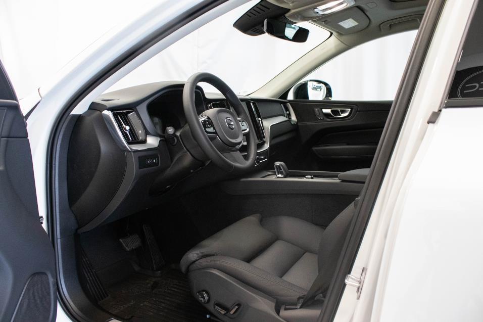 Volvo XC60 T8 AWD Long Range High Performance Plus Dark aut / Panorama / Nahat / Led / Voc