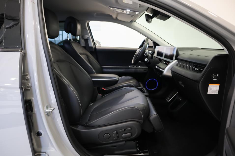 Hyundai IONIQ 5 73 kWh 217 hv UNIQ Package AWD  ALV 24% / ACC / Lämpöpumppu / Bose / Keyless / HUD / Nahat / Navi