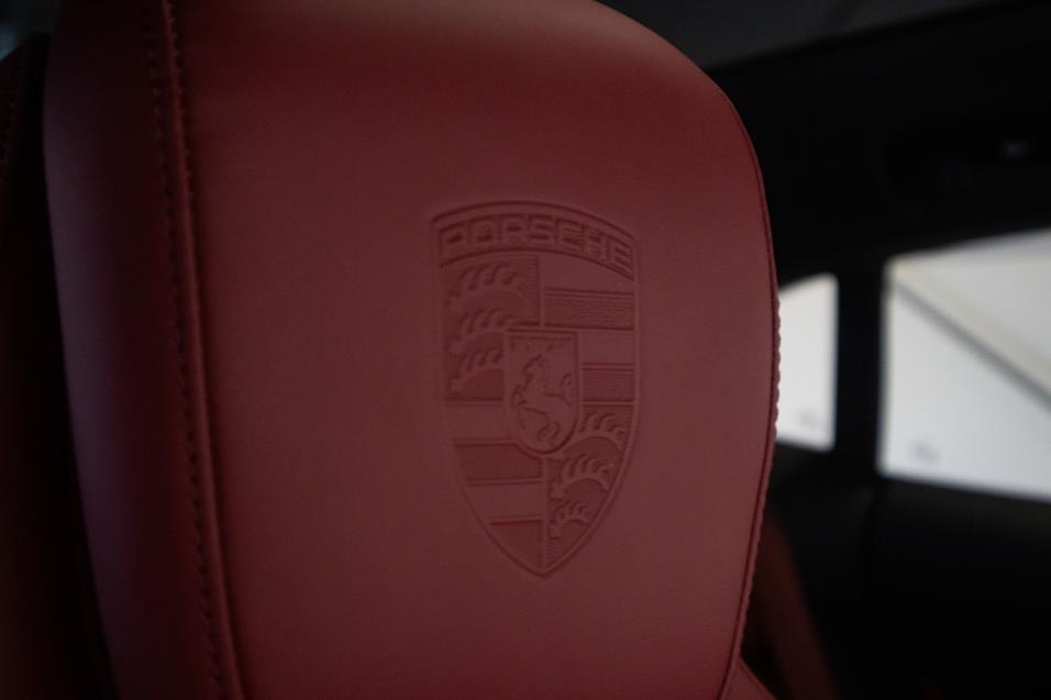 Porsche Taycan 4 Cross Turismo // Vossen / InnoDrive / 18-istuimet / Bose / Panoraama / PDLS+