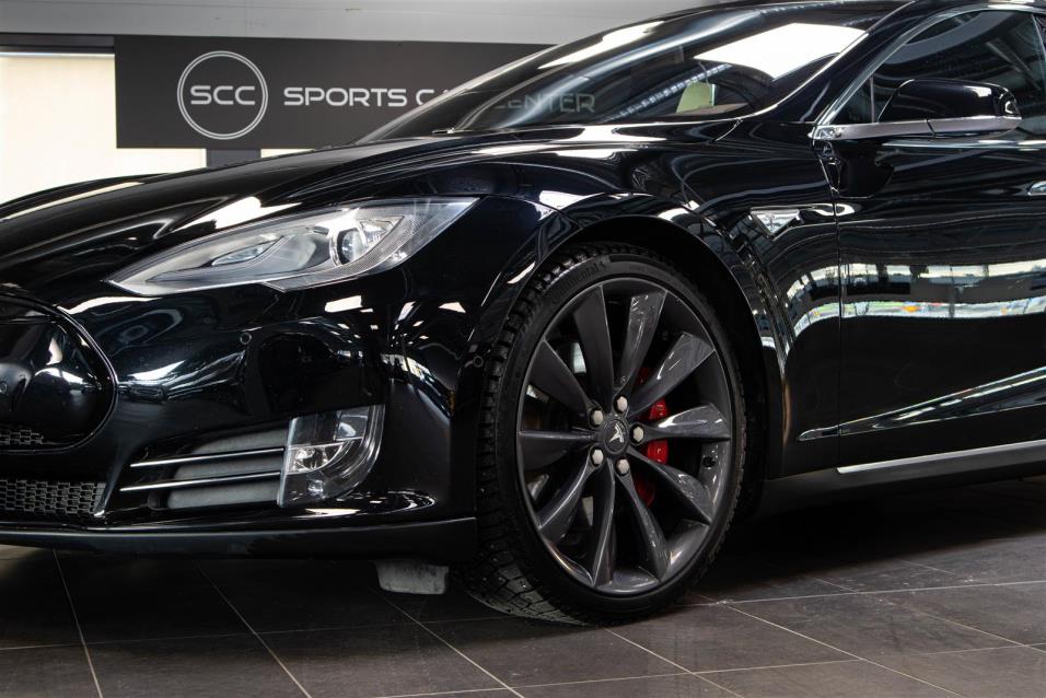 Tesla Model S P90D Ludicrous+ 772hv - UPEA - 21" / Lasikatto / Autopilot / P-Kamera / Premium Connect.