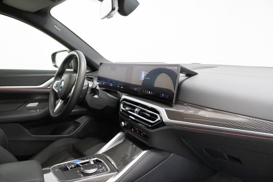 BMW i4 M50 Super Charged / M Sport Pro / M Carbon-ulkopaketti / M-istuimet / 20"  /