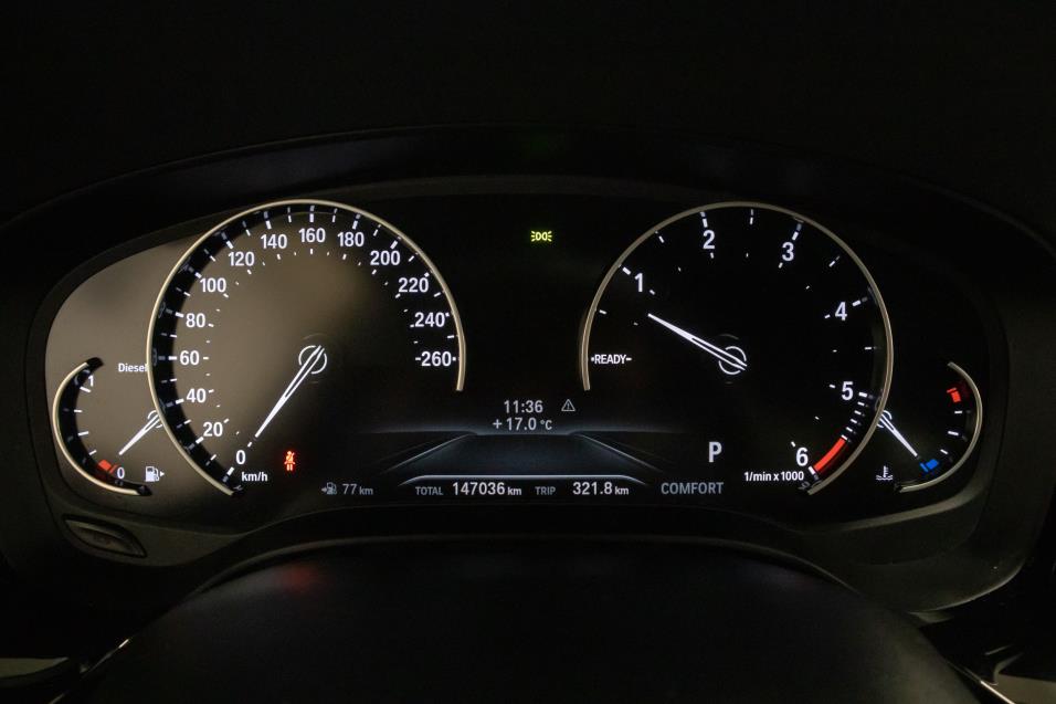 BMW 530 G30 Sedan 530d xDrive M-Sport / Kamera / Kattoluukku / Adapt. LED /