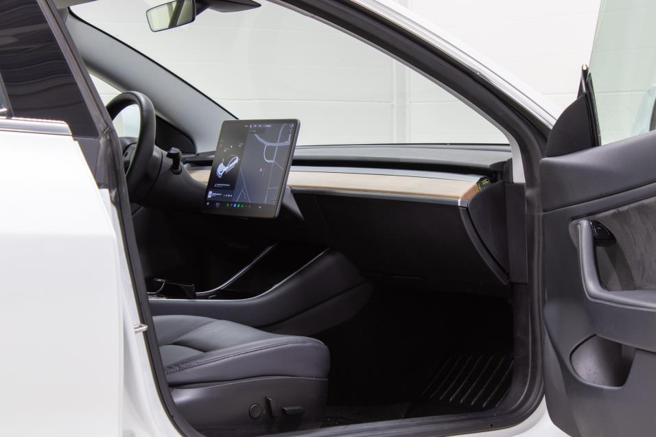 Tesla Model 3 Long Range Dual Motor AWD / ACC / 2x renkaat ja vanteet / Sähköpenkit / Tutkat / P.kamera / ALV