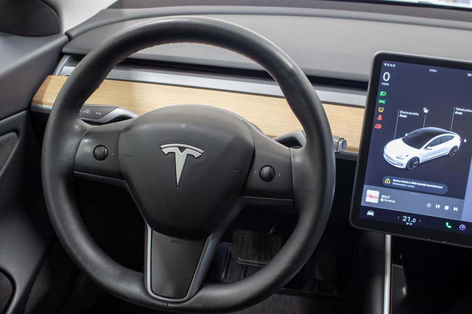 Tesla Model 3 Long Range Dual Motor AWD / ACC / 2x renkaat ja vanteet / Sähköpenkit / Tutkat / P.kamera / ALV