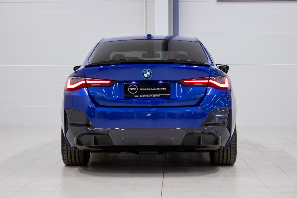 BMW i4 eDrive40 // M-Sport / Portimao Blue / ACC / Hifi / Nahkapenkit / Tehdastakuu / P.kamera