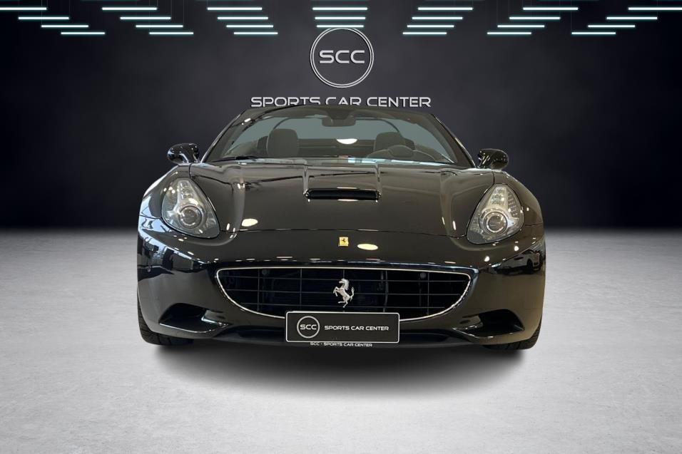 Ferrari California California Cabriolet // Muistipenkit / Täysnahkaverhoilu / Pysäköintitutkat / Keraamiset Jarrut