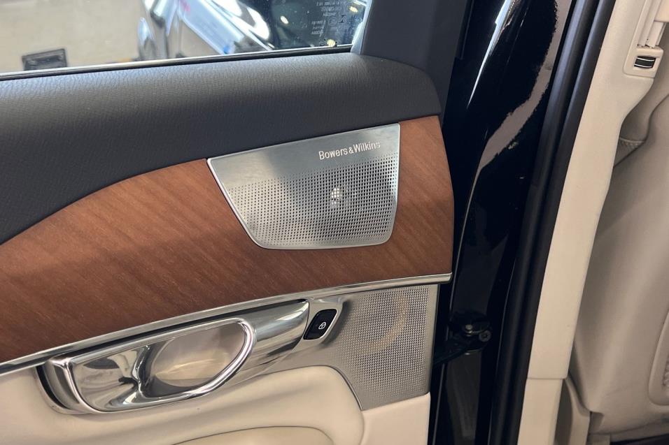 Volvo XC90 T8 Twin Engine AWD Inscription aut // Bowers & Wilkins / 360- kamera / Panorama / 4-alue ilmastointi